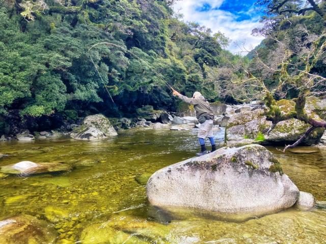 Learn to fly fish like a pro at Owen River Lodge's Fly Fishing school -  Owen River Lodge NZ